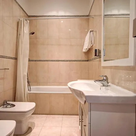 Bairro Alto Town House Sleeps 14 With Air Con And Wifi *