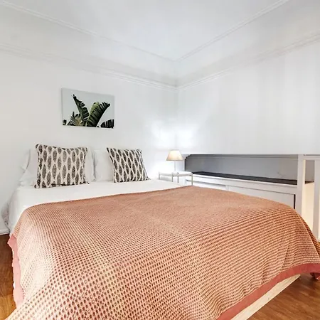 Hébergement de vacances Bairro Alto Town House Sleeps 14 With Air Con And Wifi Lisboa