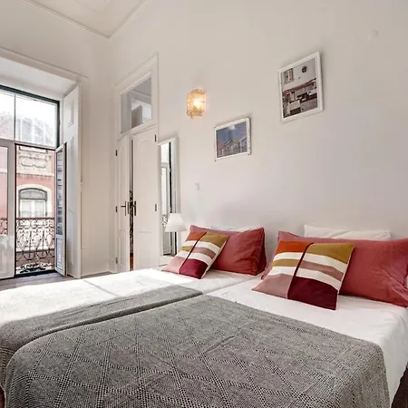 Bairro Alto Town House Sleeps 14 With Air Con And Wifi Hébergement de vacances